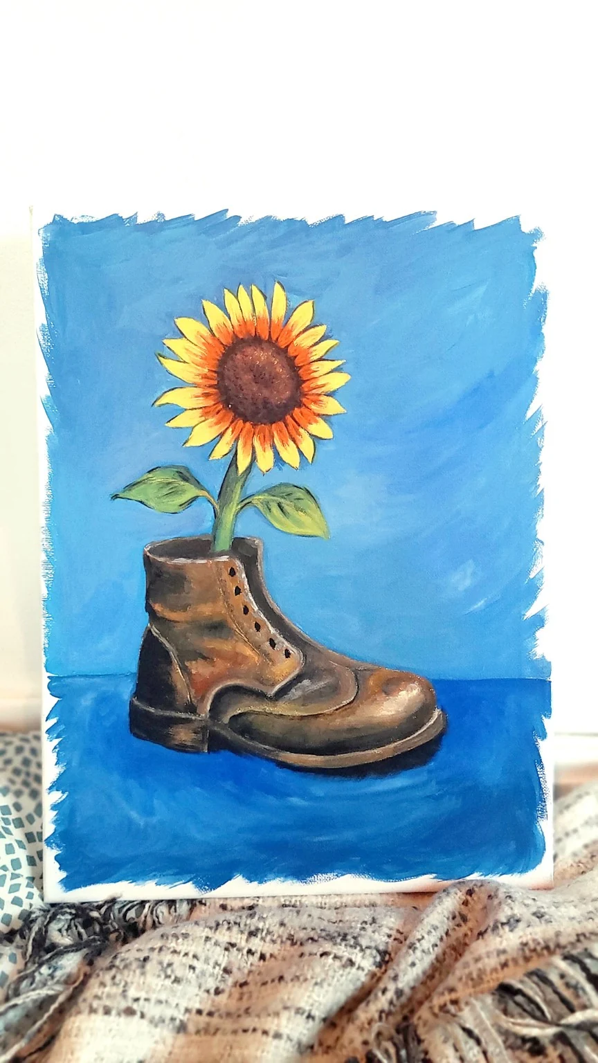 Peinture d'un tournesol poussant dans une vieille chaussure